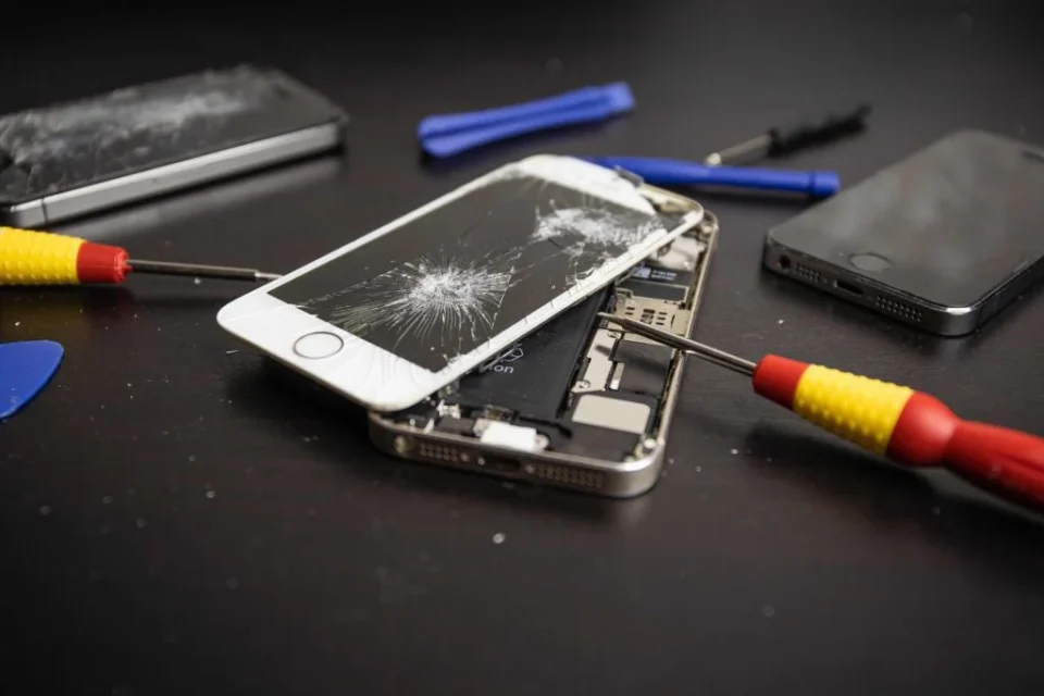 Finding a Reliable Mobile Phone Repair Near Me Tips and Insights